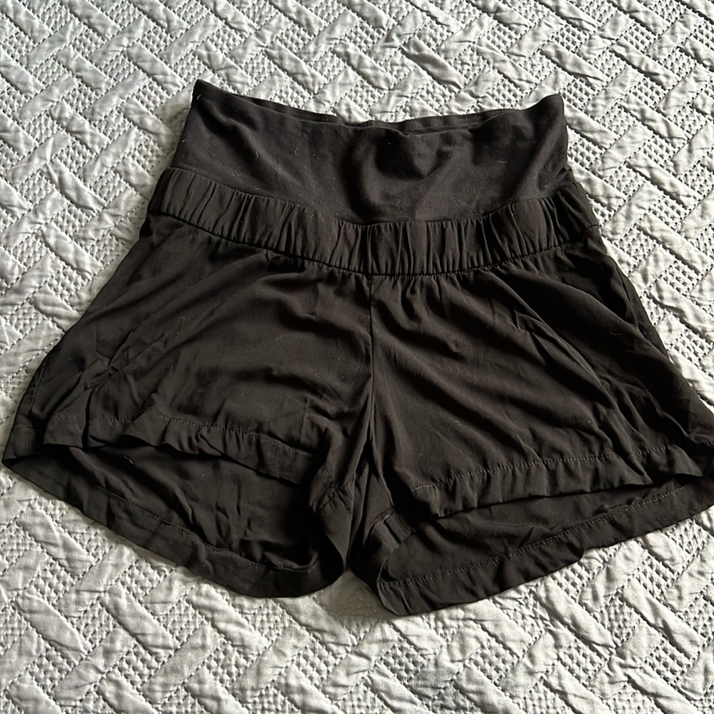 H&M maternity shorts